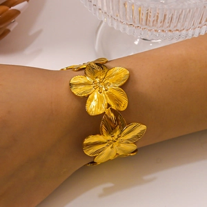 Elegant 18k gold plated stainless steel flower cuff bracelet for women