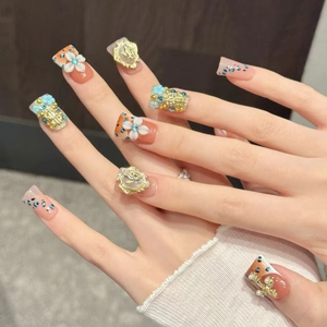 Luxuriöse lange quadratische Press-on-Nägel mit 3D-Blumenreliefs und blauem Leopardenmuster