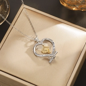 Zilveren hartketting met gouden afstudeerhoed hanger en motiverende gravure