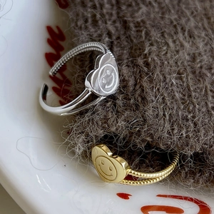 Adjustable S925 silver rings with smiling heart and twisted band in gold and silver