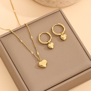 Minimalist Titanium Steel Heart Pendant Necklace And Stud Earrings Set Gold Plated Love Engraved Fashion Jewelry For Women