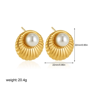 Detailed view of 22mm shell-shaped gold pearl earrings with dimensions and weight info