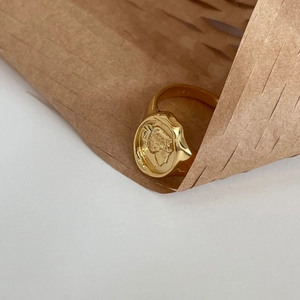 Minimalist 925 sterling silver ring with gold-plated irregular coin relief sculpture