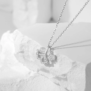 S925 sterling silver ginkgo leaf pendant necklace with white zircon on white stone