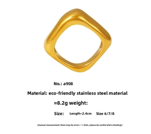 Détails de la bague carrée dorée montrant la taille le poids et l'acier inoxydable de qualité