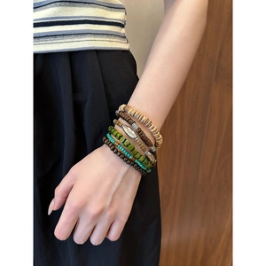 Bracelets bohèmes multicouches avec perles en bois et pierres turquoise pour femme