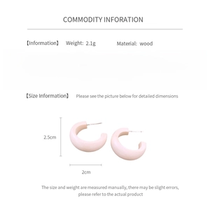 Product specifications for pink wood C-shaped earrings with size and weight dimensions