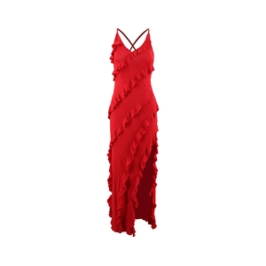 Détail de la robe rouge à volants avec un design sexy à bretelles croisées au dos