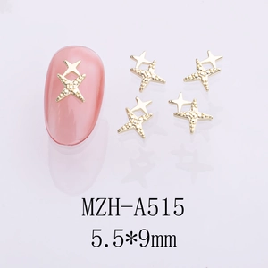 Gros plan de charms en alliage doré en forme d'étoile de 5,5x9mm pour décoration d'ongles