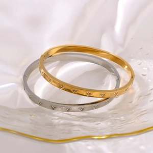 Ins style heart-shaped sparkling cubic zirconia bangles in gold and silver finishes