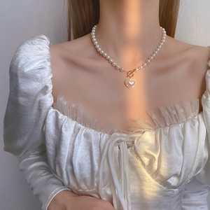 Elegant pearl heart necklace with mother-of-pearl pendant and golden OT clasp