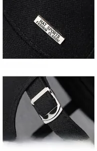 Dettaglio cappellino nero con placca in metallo e fibbia regolabile sul retro