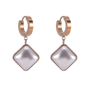 Boucles d'oreilles créoles minimalistes en acier or rose avec perles en losange blanches