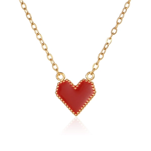 Collier en acier titane plaqué or 18 carats avec pendentif cœur rouge et bordure perlée