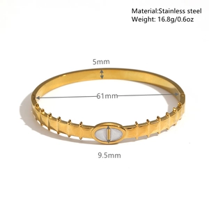 Detailed view of a gold-plated sawtooth stainless steel bangle with specific dimensions shown