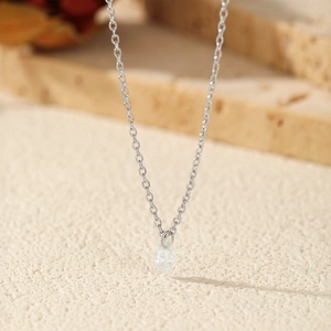 Exquis collier en argent sterling S925 avec un pendentif étincelant en moissanite goutte