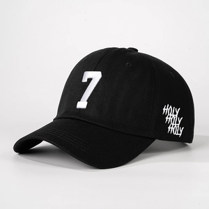 Casquette de baseball noire classique avec broderie 7 et lettrage Holy sur le côté