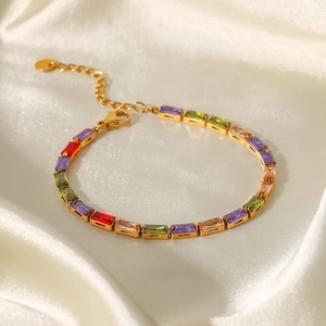 Bracelet en acier inoxydable plaqué or 18 carats avec zircons rectangulaires colorés