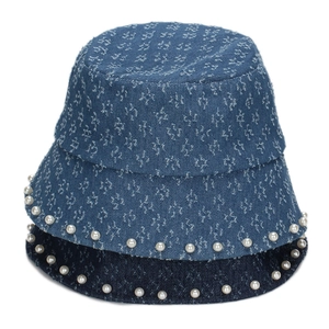 Chapeaux bob en jean pour femmes avec motif de losanges et bordure perlée en bleu clair