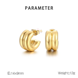 Parameter view of 14x9mm gold C-shaped chunky earrings with 12g weight and polished finish