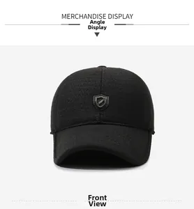 Vue détaillée de face d'une casquette de baseball noire avec emblème sport brodé