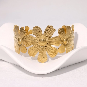Vintage Stainless Steel Daisy Flower Open Cuff Bracelet For Women French Style Elegant Non-fading Floral Bangle Jewelry Gift