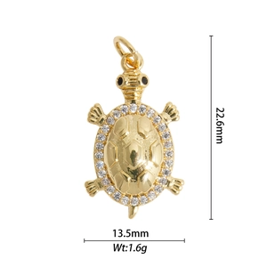 Detailed view of sea turtle pendant with dimensions 22.6mm by 13.5mm and weight 1.6g