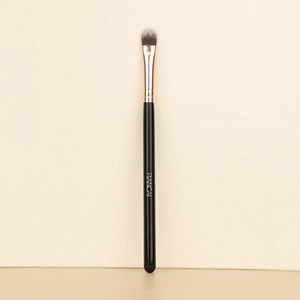 Professional Concealer Brush Tongue Shape Lip Brush Synthetic Fiber Bristles Wood Handle Makeup Detail Tool
