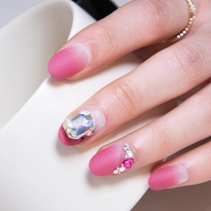 Pink Ombre Press On Nails Matte Gradient False Nails With Rhinestone Heart Decoration Short Oval Artificial Fingernails
