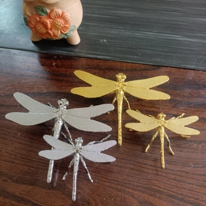 Detailed grid texture on metallic gold and silver dragonfly tea pet ornaments