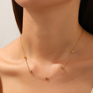 Collana con ciondolo a rosa placcata in oro e diamanti su catena in acciaio inossidabile