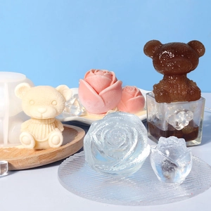 Stampi in silicone 3D con dettagliati cubetti di ghiaccio a forma di orso e rosa