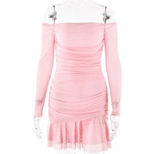 Robe en mesh rose à épaules dénudées et manches longues avec détails froncés