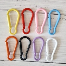 Flat lay of colorful heart-shaped alloy keychains in 8 colors on wood background