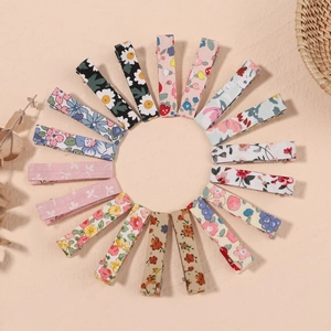 16-piece set of floral fabric hair clips with daisy and strawberry patterns for girls