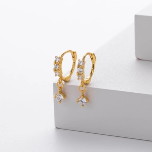 Élégantes boucles d'oreilles créoles dorées en argent S925 avec pendentifs en zircon