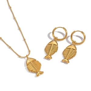 Set collana e orecchini a cerchio con pendente a lisca di pesce dorata e occhi di cristallo