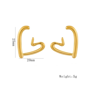 Détails de taille des boucles d'oreilles cœur dorées de 25 mm de haut et 20 mm de large
