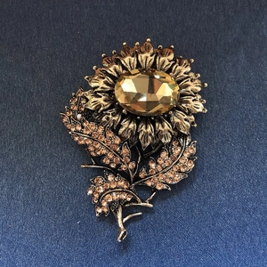 Vintage Sunflower Brooch Pin Large Crystal Rhinestone Alloy Floral Corsage For Women Clothes Hat Elegant Retro Jewelry