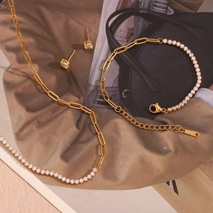 Detail of 18K gold-plated stainless steel jewelry set with white zircon paperclip chain