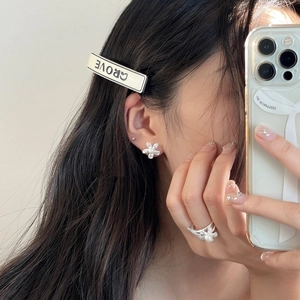 Elegant silver pearl flower ring and earring set with Grove hair clip for women
