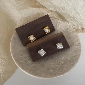 Minimalist square 925 sterling silver pearl stud earrings in gold and silver finish