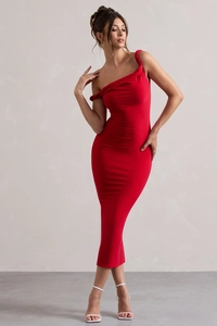 Détail d'une robe midi rouge à épaule dénudée avec nœud d'épaule et coupe moulante chic