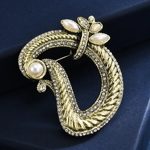 Elegant D-shape brooch in vintage gold finish with inlaid white rhinestones and pearls