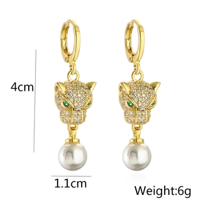 Detail view of leopard head earrings with pearls showing dimensions 4cm height and weight 6g