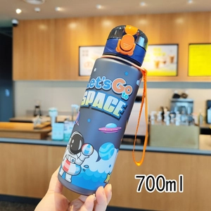 Close-up of 700ml space astronaut water bottle with matte finish and orange handle