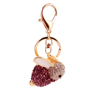 Porte-clés lapin du zodiaque en strass rose avec placage doré et émail blanc