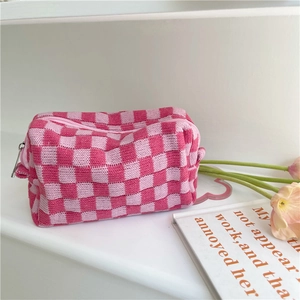 Pink and white checkerboard knit makeup bag with zipper and decorative tulip display