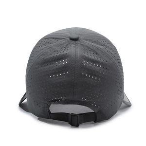 Casquette de soleil sport gris foncé respirante avec trous laser et sangle réglable