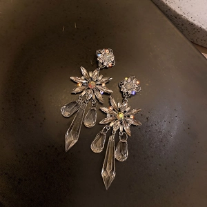 Vintage silver flower stud earrings with pearl and crystal teardrop design for women